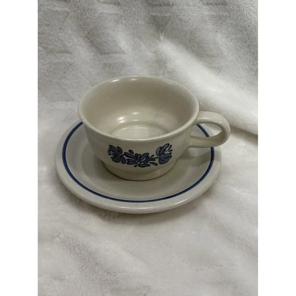 Vintage Coffee / Tea Cup(7) & Saucer(7) Pfaltzgraff Yorktowne - Set of 7